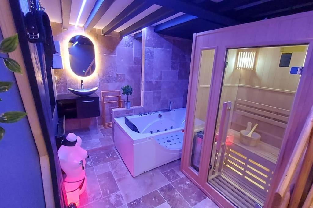 Apartment Loveroom Sauna, Balneo, Parking Prive Dans Le Centre De