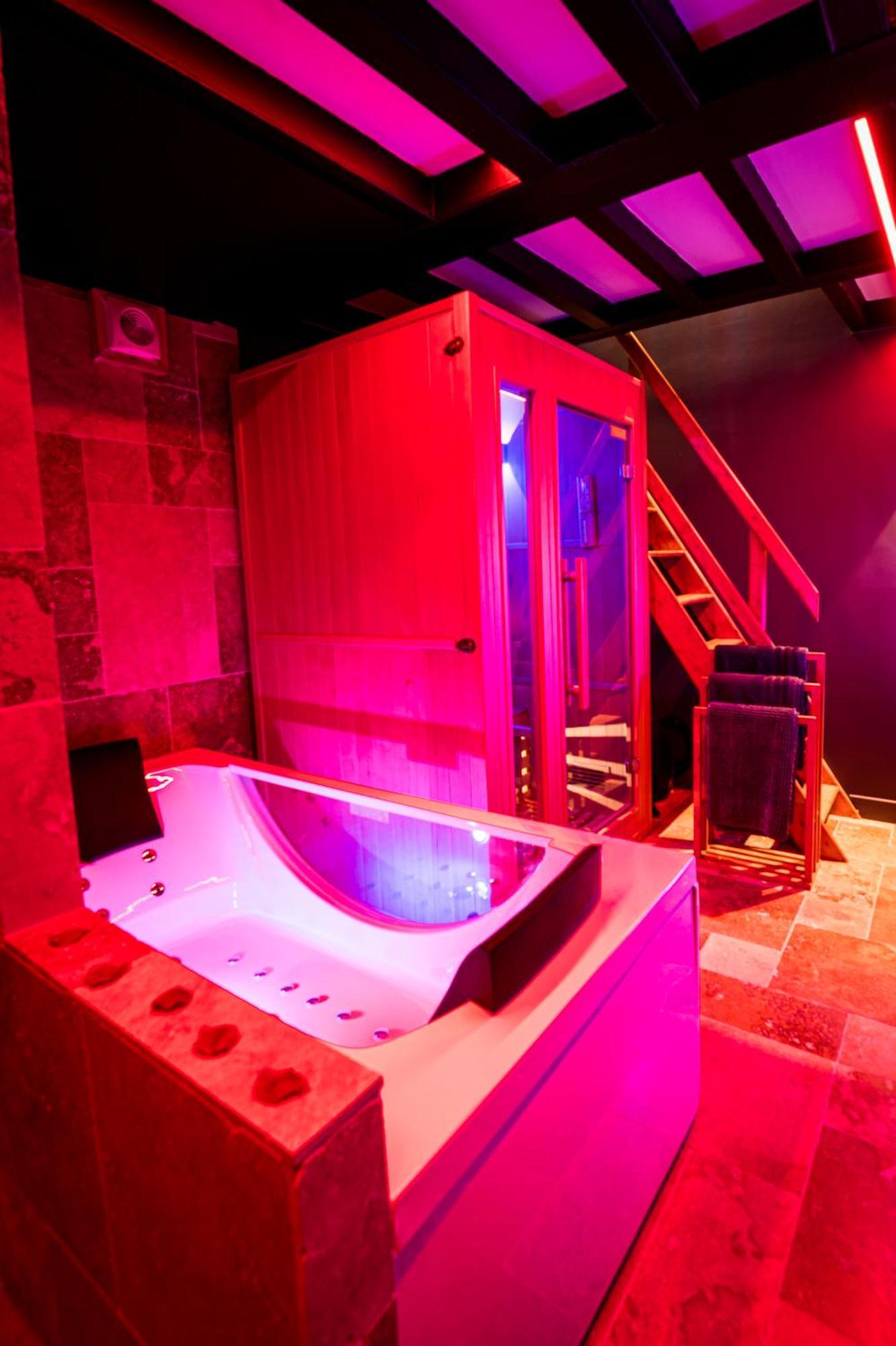 Loveroom Sauna, Balneo, Parking Prive Dans Le Centre De Apartment Honfleur