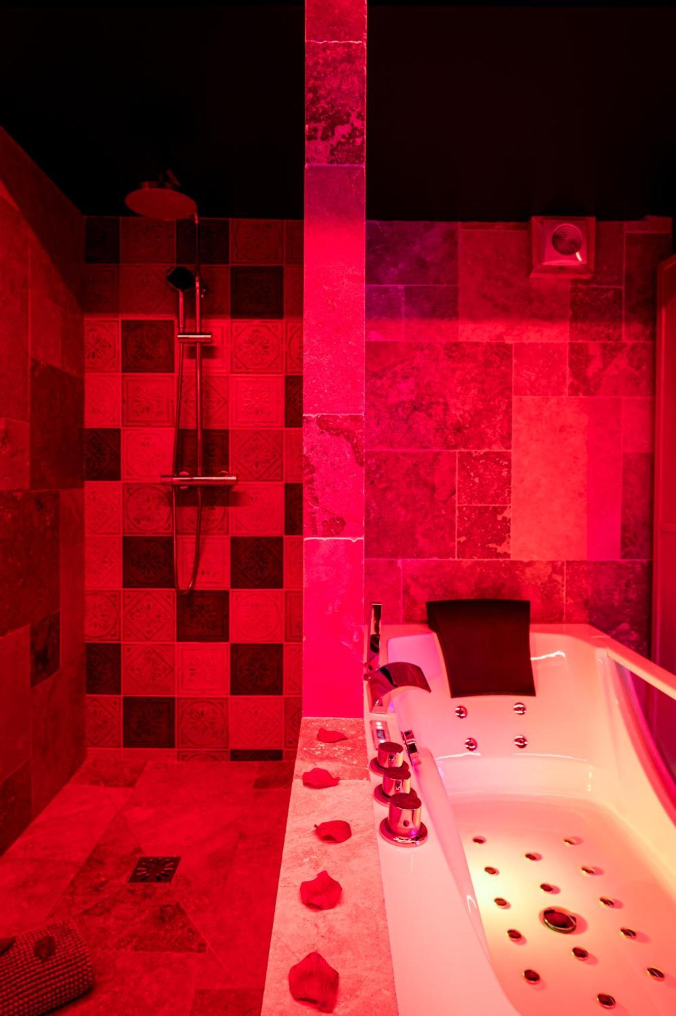 Loveroom Sauna, Balneo, Parking Prive Dans Le Centre De