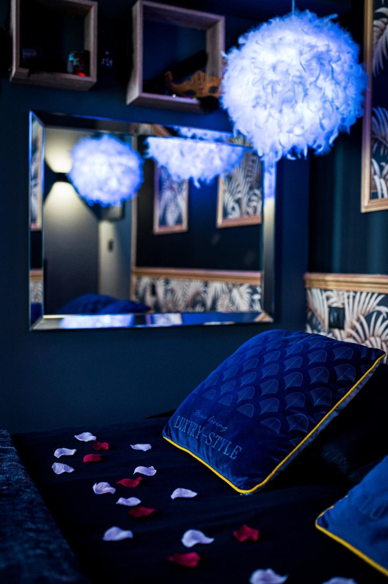 Loveroom Sauna, Balneo, Parking Prive Dans Le Centre De Apartment *