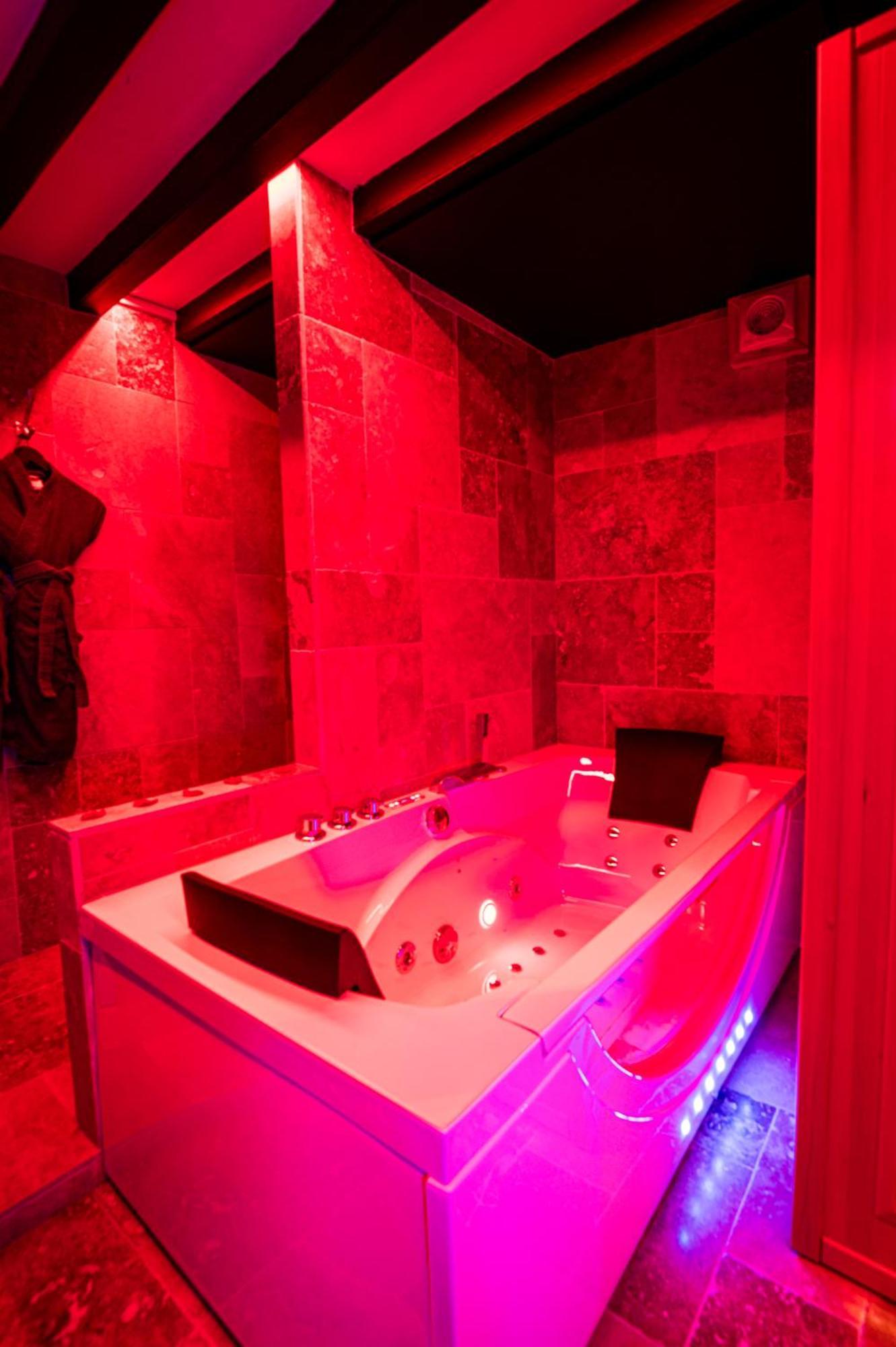 Apartment Loveroom Sauna, Balneo, Parking Prive Dans Le Centre De *