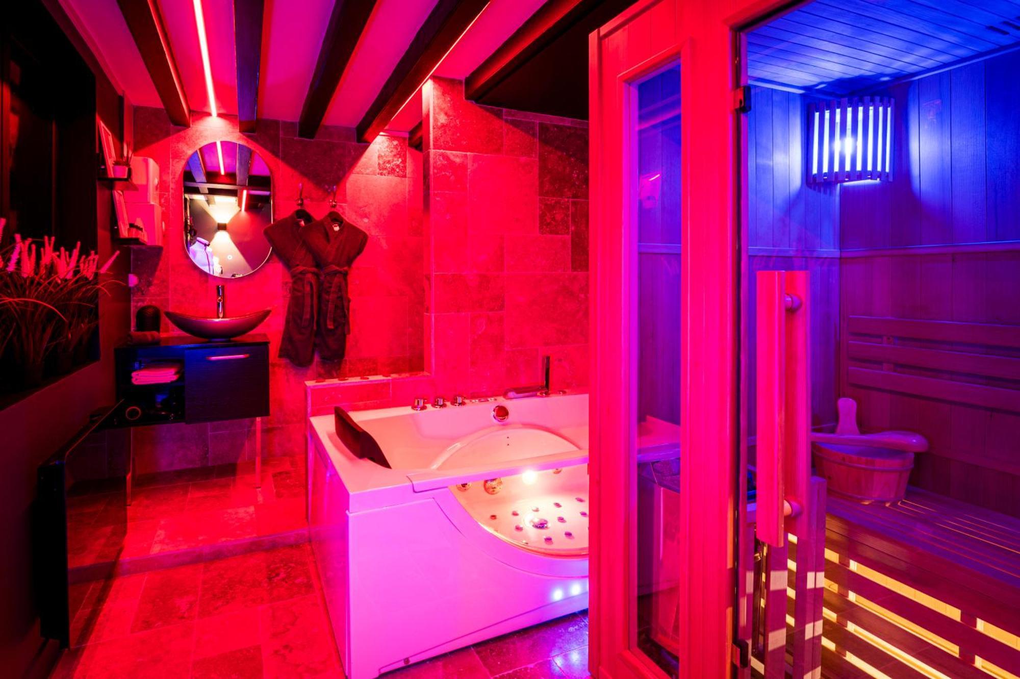 Loveroom Sauna, Balneo, Parking Prive Dans Le Centre De Apartment Honfleur