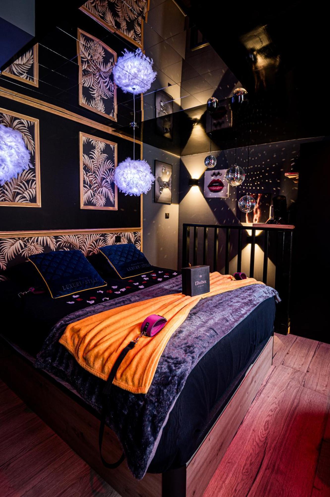 Loveroom Sauna, Balneo, Parking Prive Dans Le Centre De Apartment