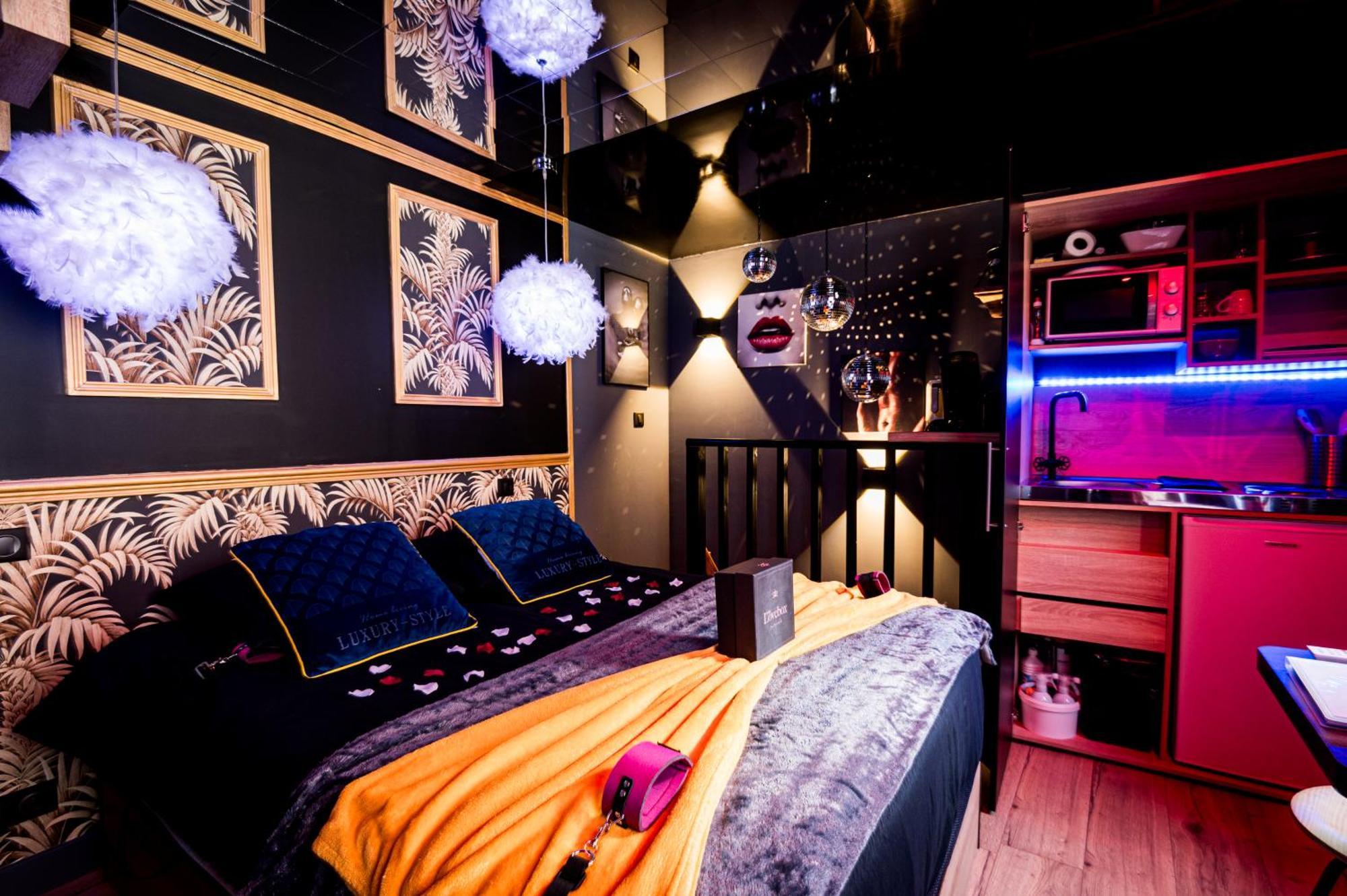Loveroom Sauna, Balneo, Parking Prive Dans Le Centre De Apartment *